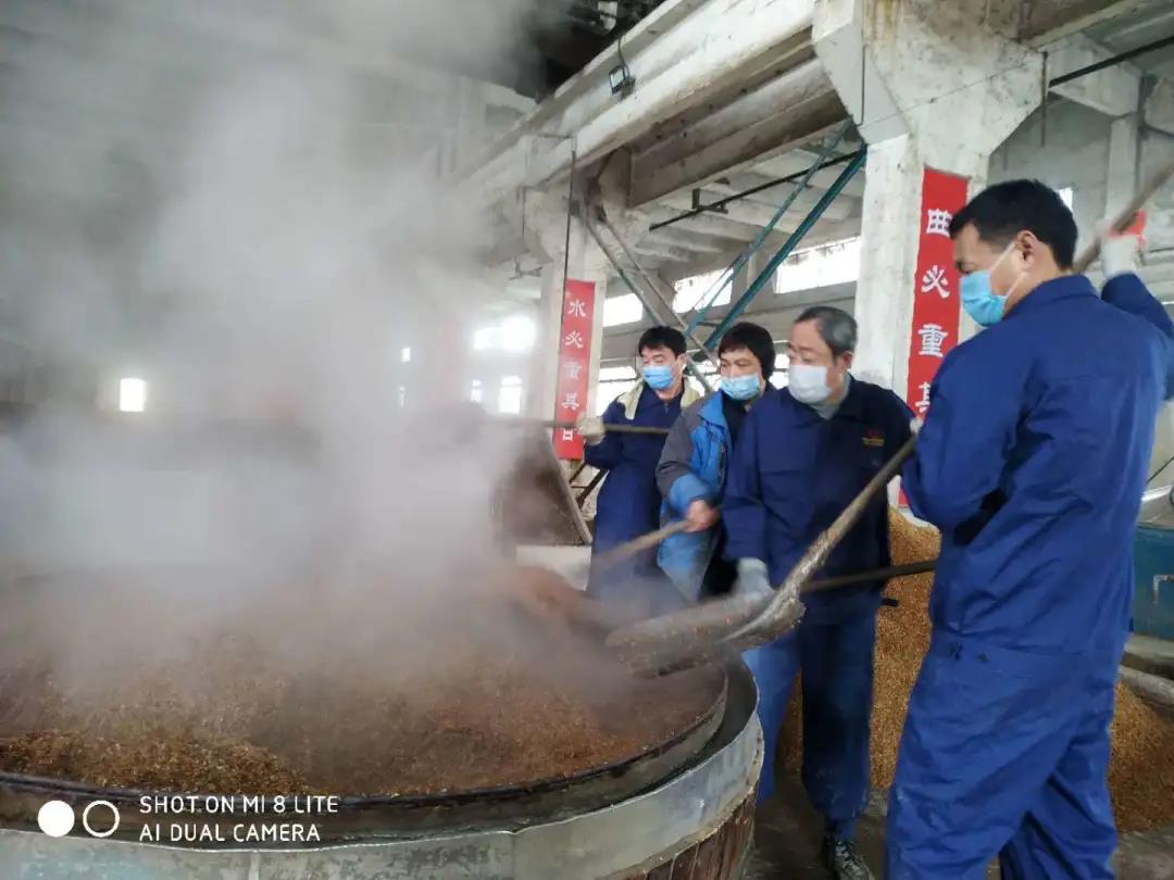 <b>嚴(yán)抓疫情防控，堅守手工釀造，心心酒業(yè)有序復(fù)工復(fù)產(chǎn)</b>